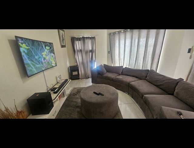 2 BEDROOM TOWNHOUSE FOR SALE IN ELANDSHAVEN